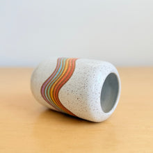 Load image into Gallery viewer, Vase - 10
