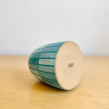 Load image into Gallery viewer, Vase - 24
