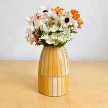Load image into Gallery viewer, Vase - 25
