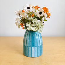 Load image into Gallery viewer, Vase - 24
