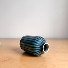 Load image into Gallery viewer, Vase - 39
