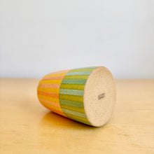 Load image into Gallery viewer, Vase - 26
