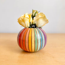 Load image into Gallery viewer, Vase - 27
