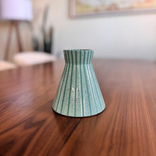 Load image into Gallery viewer, Vase - Aqua
