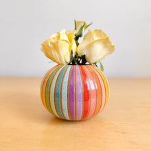 Load image into Gallery viewer, Vase - 27
